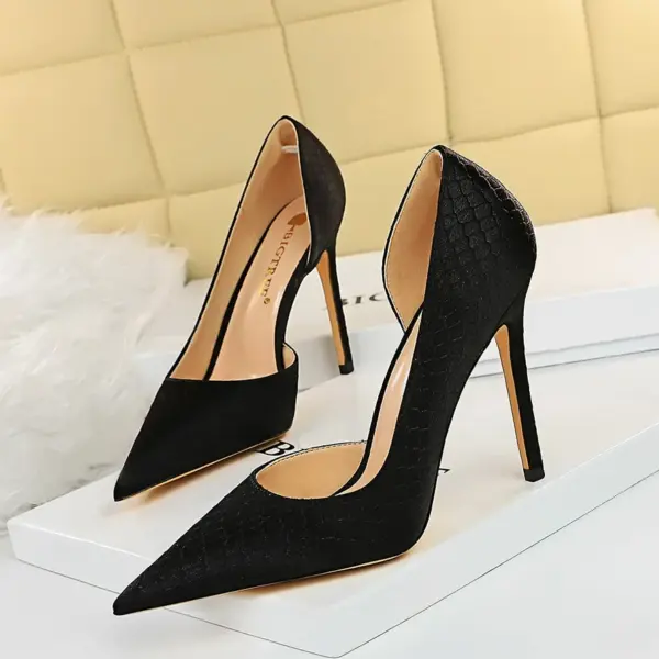 Fashionable Serpentine Satin Pumps - Image 4
