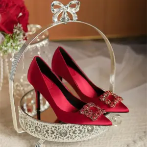 Red banquet dress satin pumps
